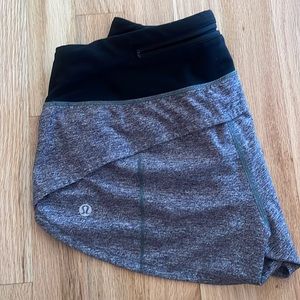 Lululemon hottie hot, athletic shorts with liner size 2, 2.5” length